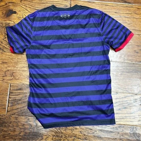 Nike authentic Fly emirates soccer tee - Picture 2 of 8